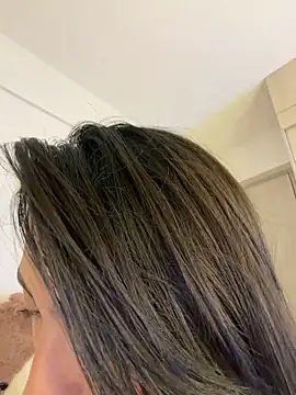 ZaraLuuv's Live XXX Chat