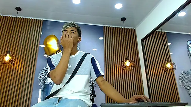 LuckyBluex Show Webcam