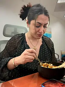 YourQueen18's Webcam Show