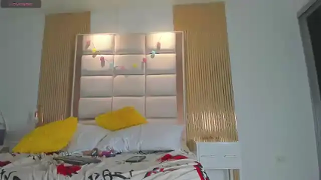 Taylor_Royal_ Live XXX-Chat