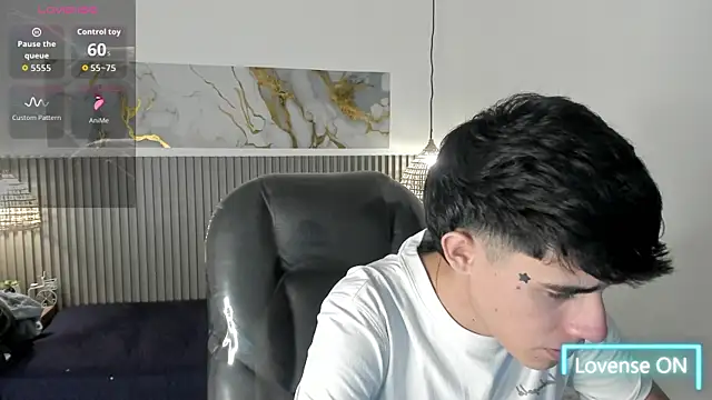 Dyla_n18 在線直播表演