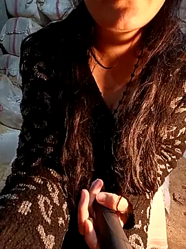 Melekyaraksever2545 Adlı Modelin Canlı XXX Sohbeti