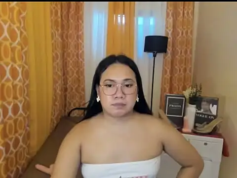 TsUncutKaren: онлайн-секс-чат