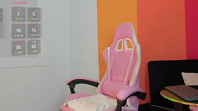 Rowan_Cley élő XXX-chatje