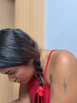 Kaily_Sweet16 Adlı Modelin Canlı XXX Sohbeti