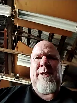 Reddog833 Show in webcam