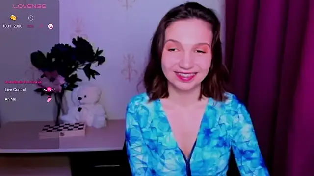 Chatroom XXX en direct de KindHazelHere_