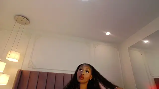 LiaTrainor Live XXX Chat