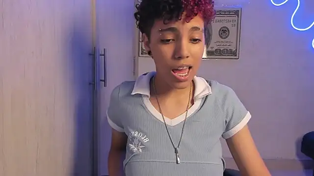 axel_luxxx Show in webcam