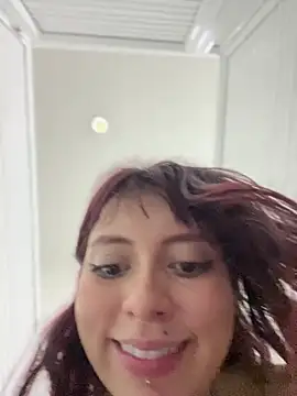 Show modela RojitasTeaseX_ na web-kameri