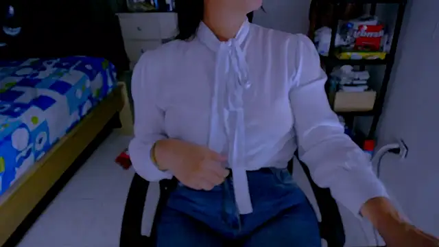 Chatroom XXX en direct de BitterMomXxx