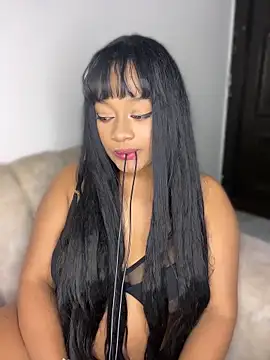 Chat +18 de Saraa_M ao vivo