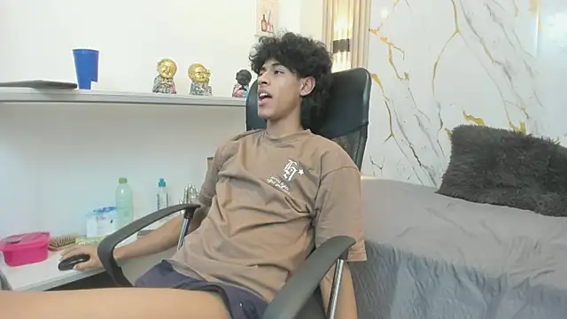 Zayn_Fox32: διαδικτυακό σόου στην κάμερα