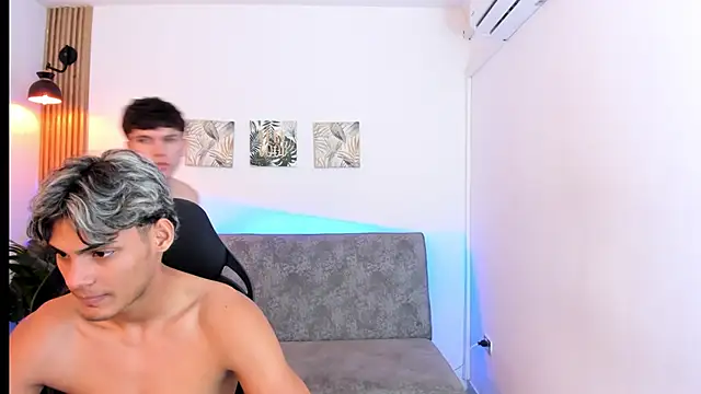 Pokazy przed kamerką – Seductive_BoysW