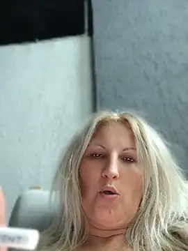 Divineblond live XXX chat