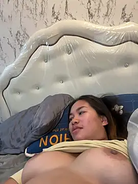 Pokazy przed kamerką – Ponthip