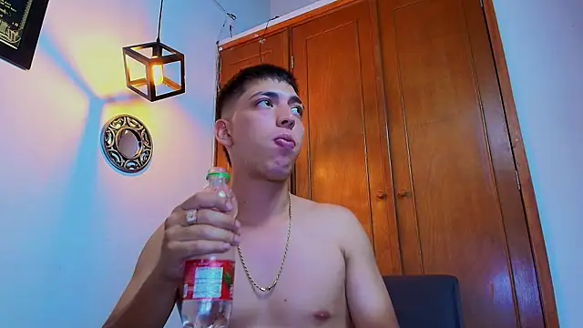 Show modela aaron_antonella_mds na web-kameri