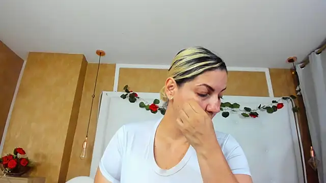 Heidy_milf 现场XXX聊天