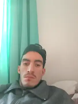 TommyMomentum 在線直播表演