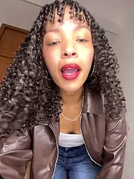 Chat +18 de Yasmin777_ ao vivo