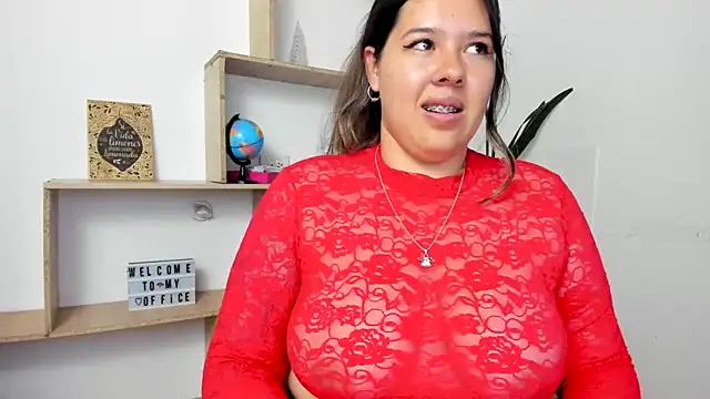 LinaBrowm Adlı Modelin Canlı XXX Sohbeti