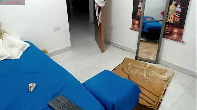 Chat XXX en directo de LAURA_Foxht