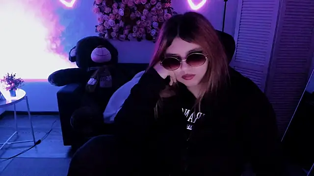 DiaAngell's Live XXX Chat