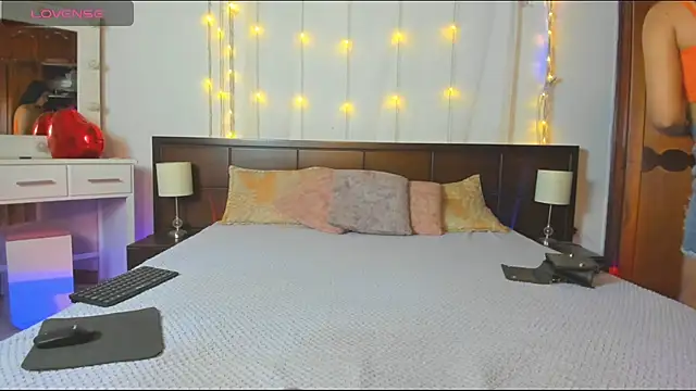 Онлайн чат XXX MiaMarin_hot