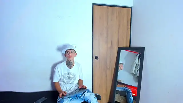 Show modela Darwinstark_ na web-kameri