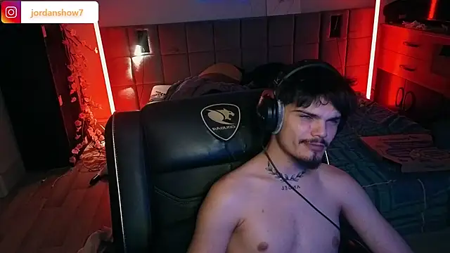 JordanShow: διαδικτυακό σόου στην κάμερα