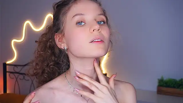 Show modela MyrleKnerr na web-kameri