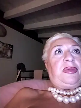 divinaerotica Show in webcam