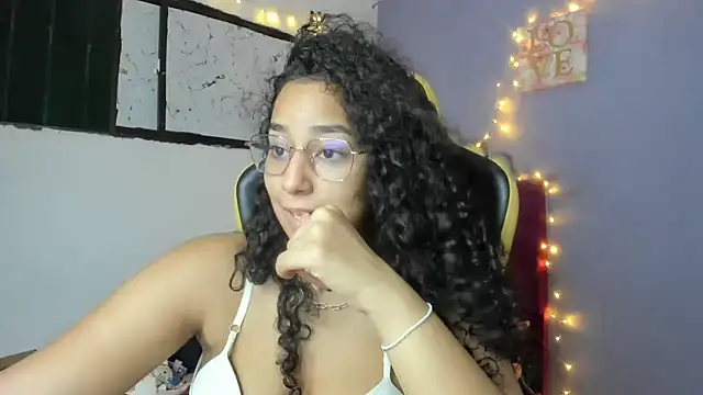 Pokazy przed kamerką – emily_stars1