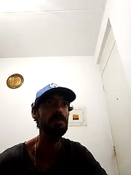 Swicth_love: διαδικτυακό σόου στην κάμερα