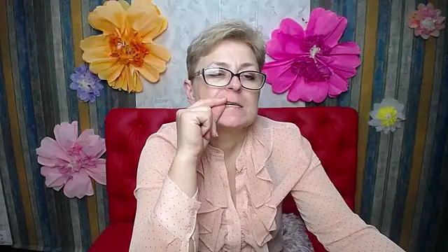 EmiliaGree's Live XXX Chat