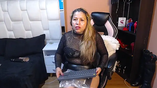 LiaTaylorr Live XXX-chat