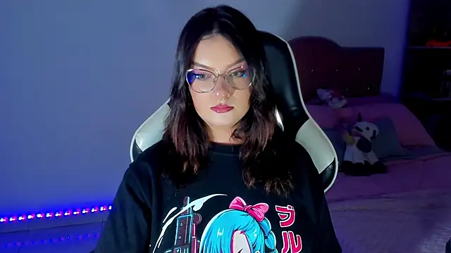 Chat +18 de OphelianaRose33 ao vivo