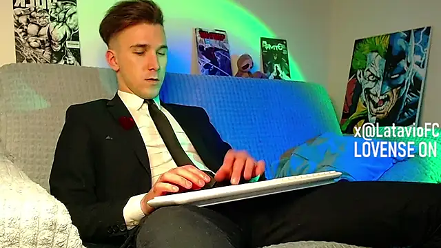 Midnighter_ live XXX chat