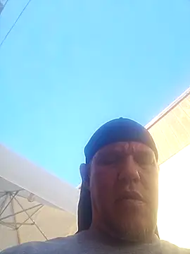 yourMasterisBored: διαδικτυακό σόου στην κάμερα