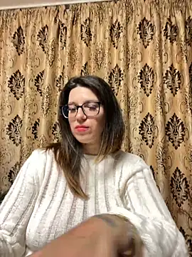 NadiraNoor live XXX chat