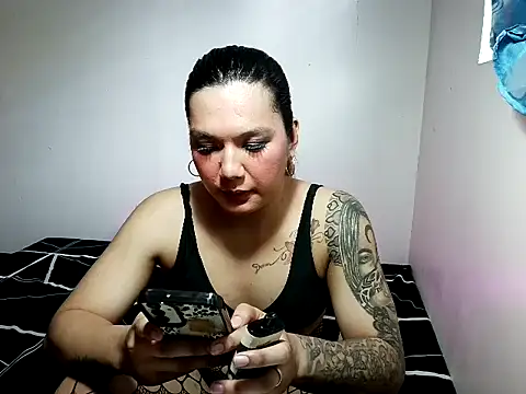 Вебкам-шоу YourBabyGirlMiles