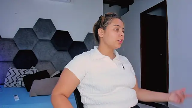 MikaelaStone's Live XXX Chat