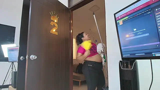 NaiaVelvet webcam show