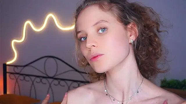 MyrleKnerrのライブXXXチャット