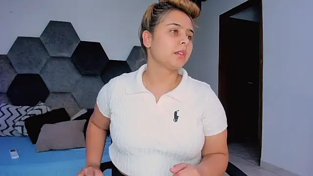 MikaelaStone live XXX chat