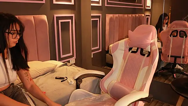 mekari_fox's Live XXX Chat