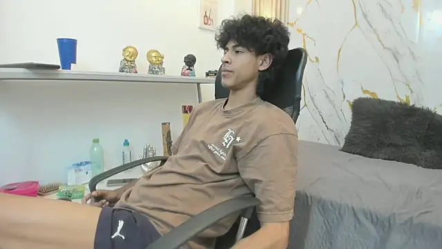 Show de Zayn_Fox32 na webcam