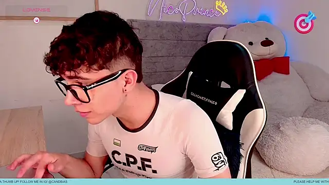 Show modela niico_prince na web-kameri