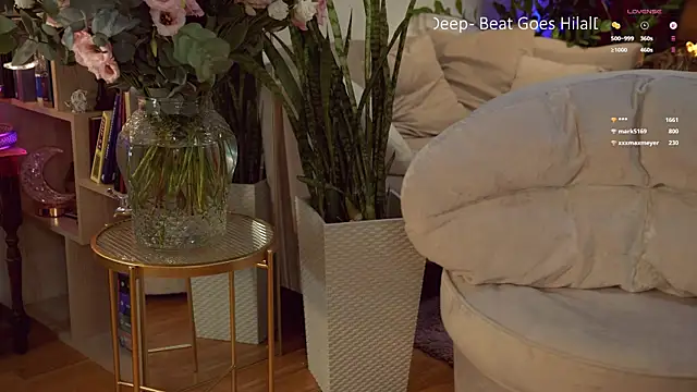 Lady--M 网络视讯表演