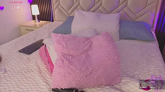 MiaaFarrel live XXX chat